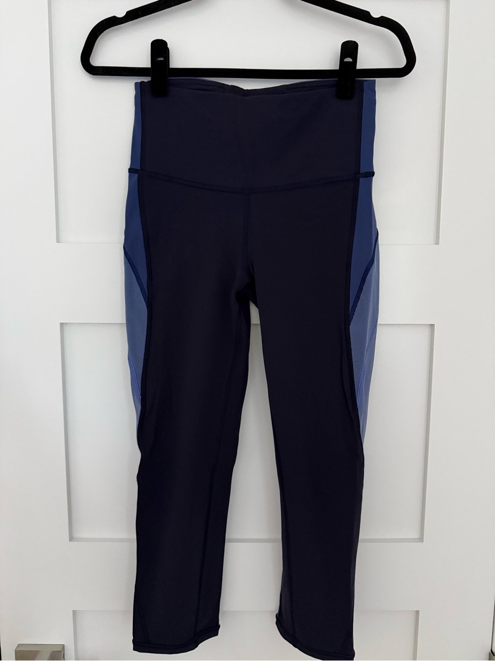 Lululemon High Waist Cropped Navy Leggings- 6